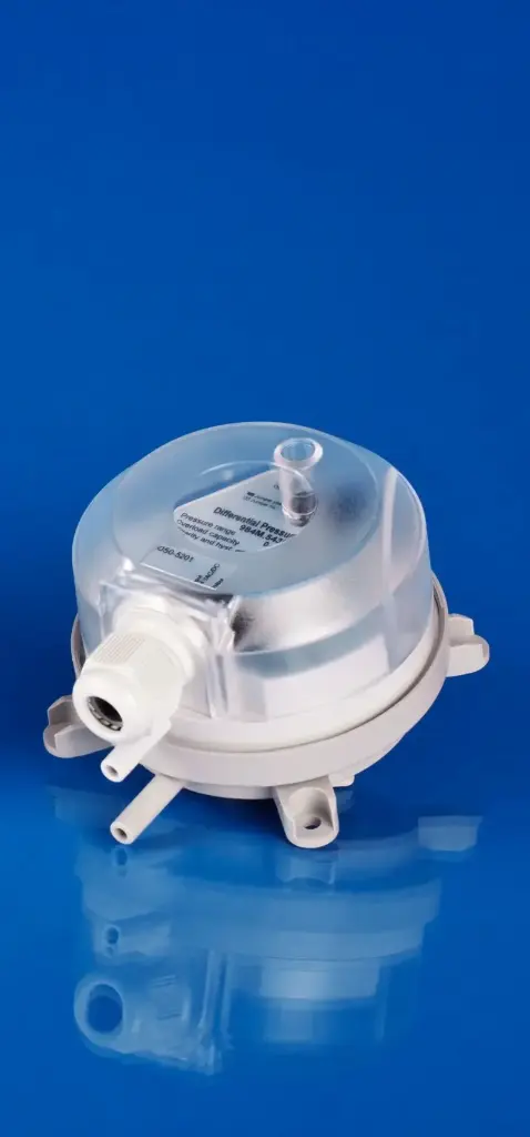 [984M.5B3104] Transmetteur de pression différentielle d'air, alimentation 24 Vca/cc, connexion à 3 fils et sortie de commutation